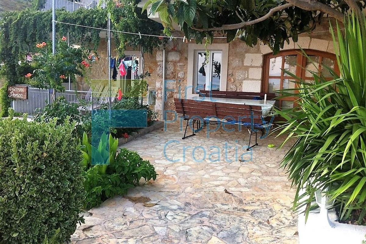 HV1380 - Casa in una piacevole zona sul lato sud di Hvar, in vendita
