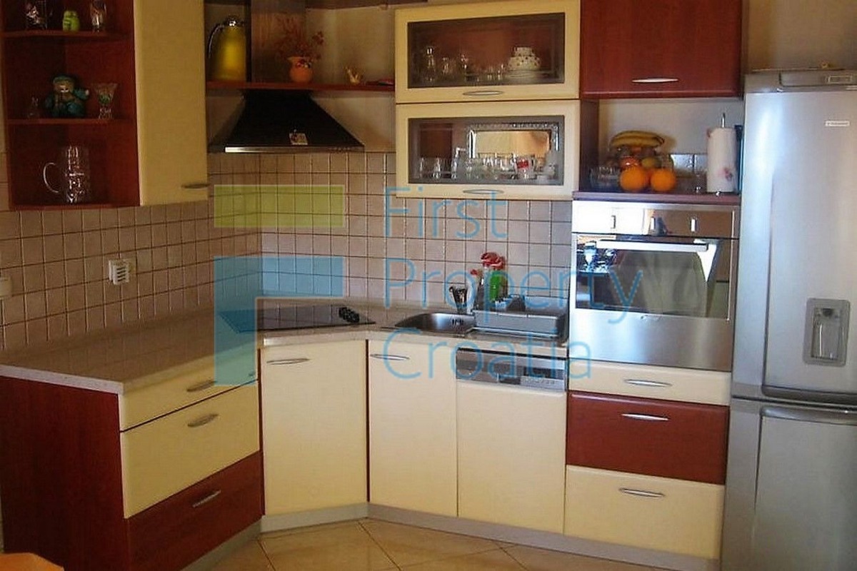 HV1380 - Casa in una piacevole zona sul lato sud di Hvar, in vendita