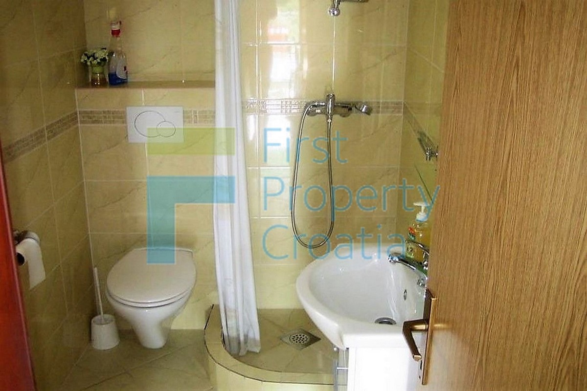 HV1380 - Casa in una piacevole zona sul lato sud di Hvar, in vendita