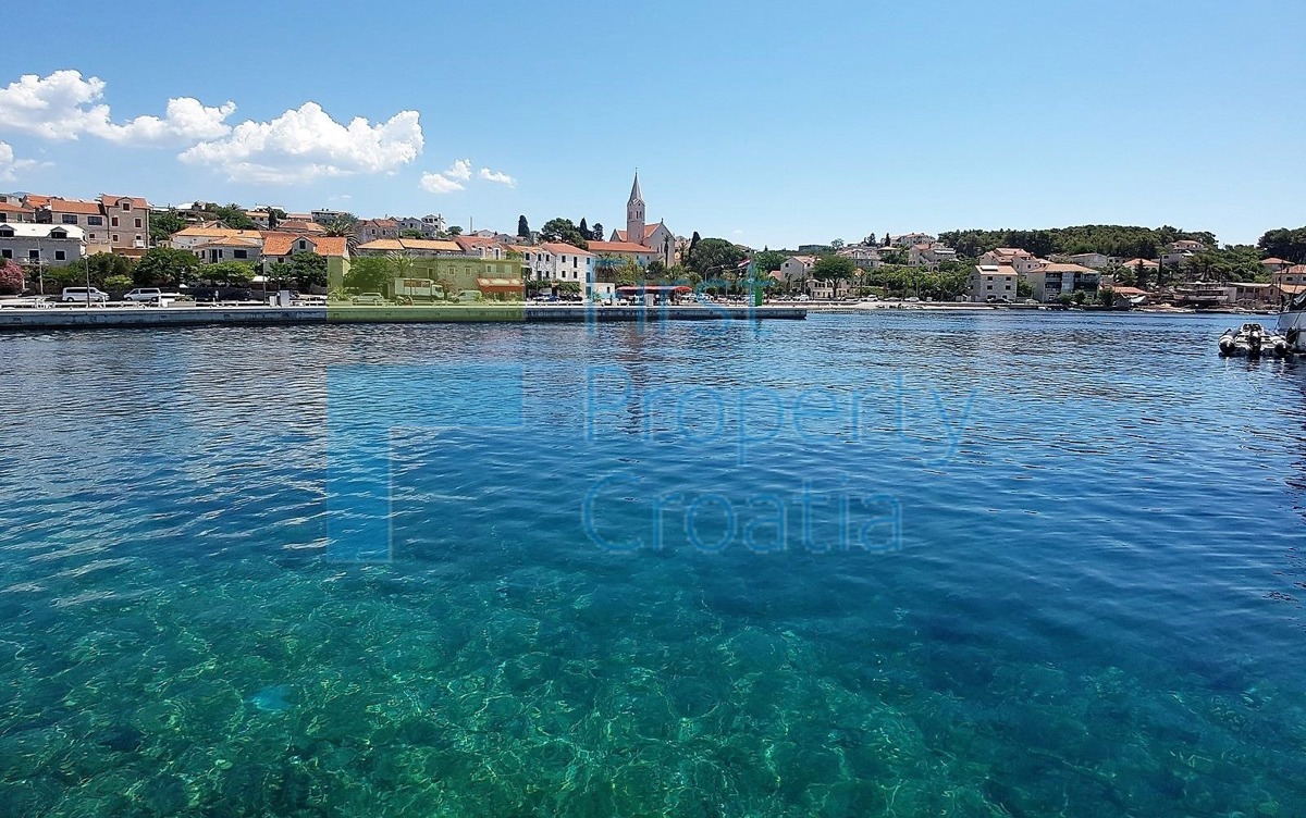 BR1251 - Tradicionalna kamena kuća prvi red do mora, Brač, na prodaju