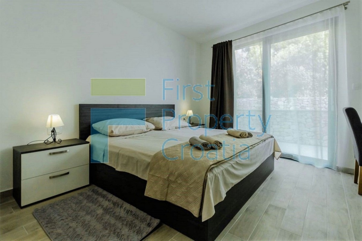 TG1640 - Villa con vista panoramica, vicino a Trogir, in vendita