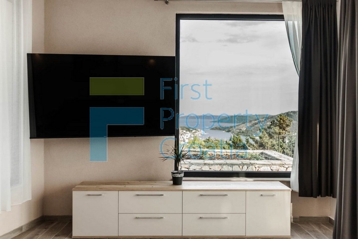 TG1640 - Villa con vista panoramica, vicino a Trogir, in vendita