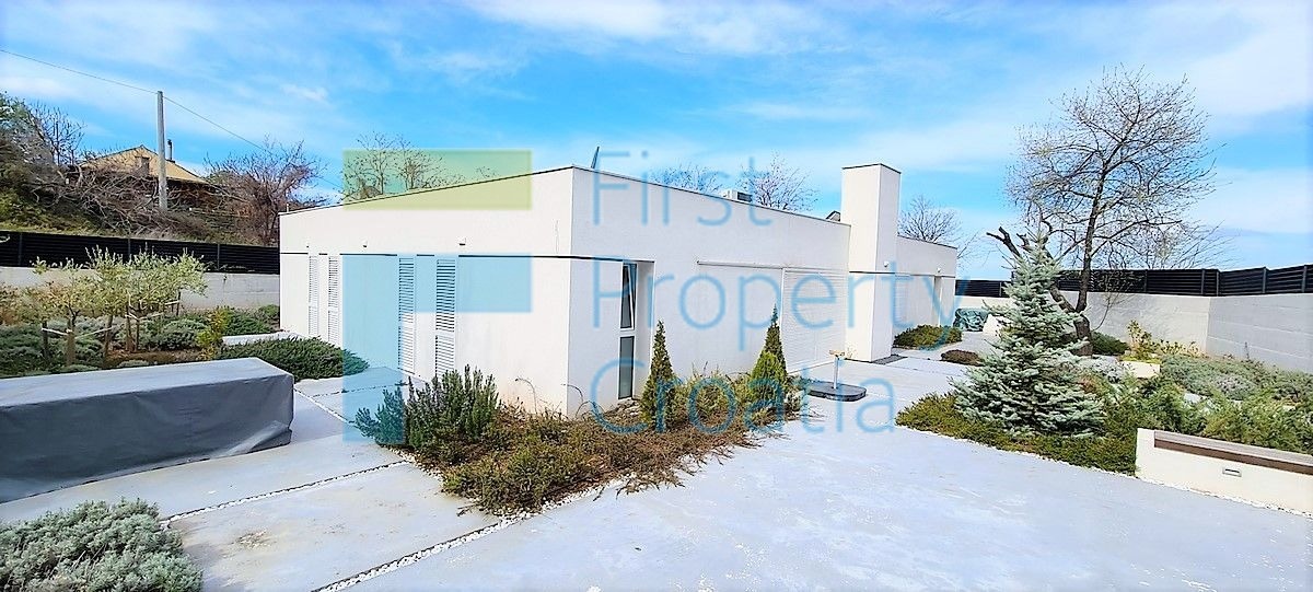 BR1517 - Villa in un ambiente tranquillo, Brač, in vendita