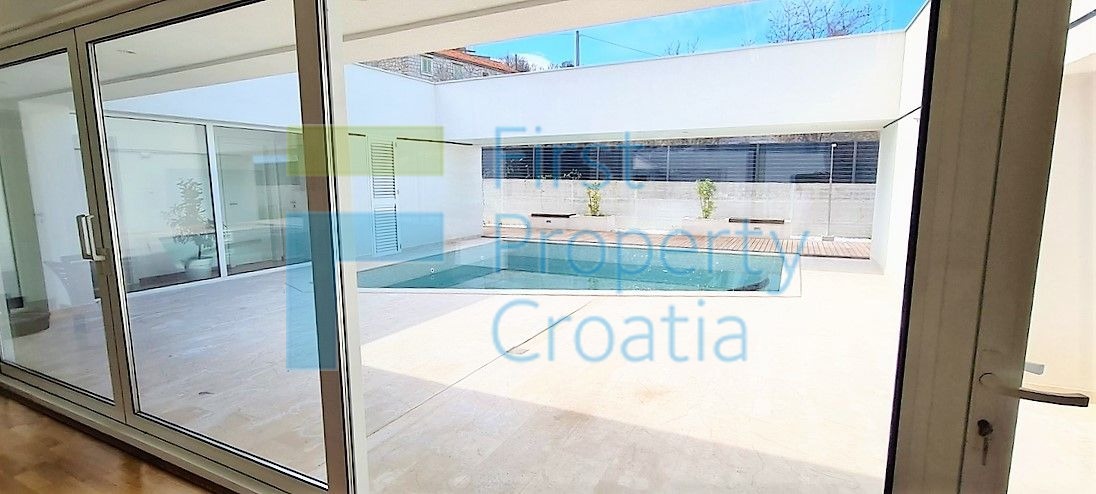 BR1517 - Villa in un ambiente tranquillo, Brač, in vendita