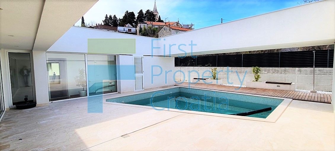 BR1517 - Villa in un ambiente tranquillo, Brač, in vendita