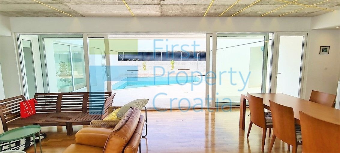 BR1517 - Villa in un ambiente tranquillo, Brač, in vendita