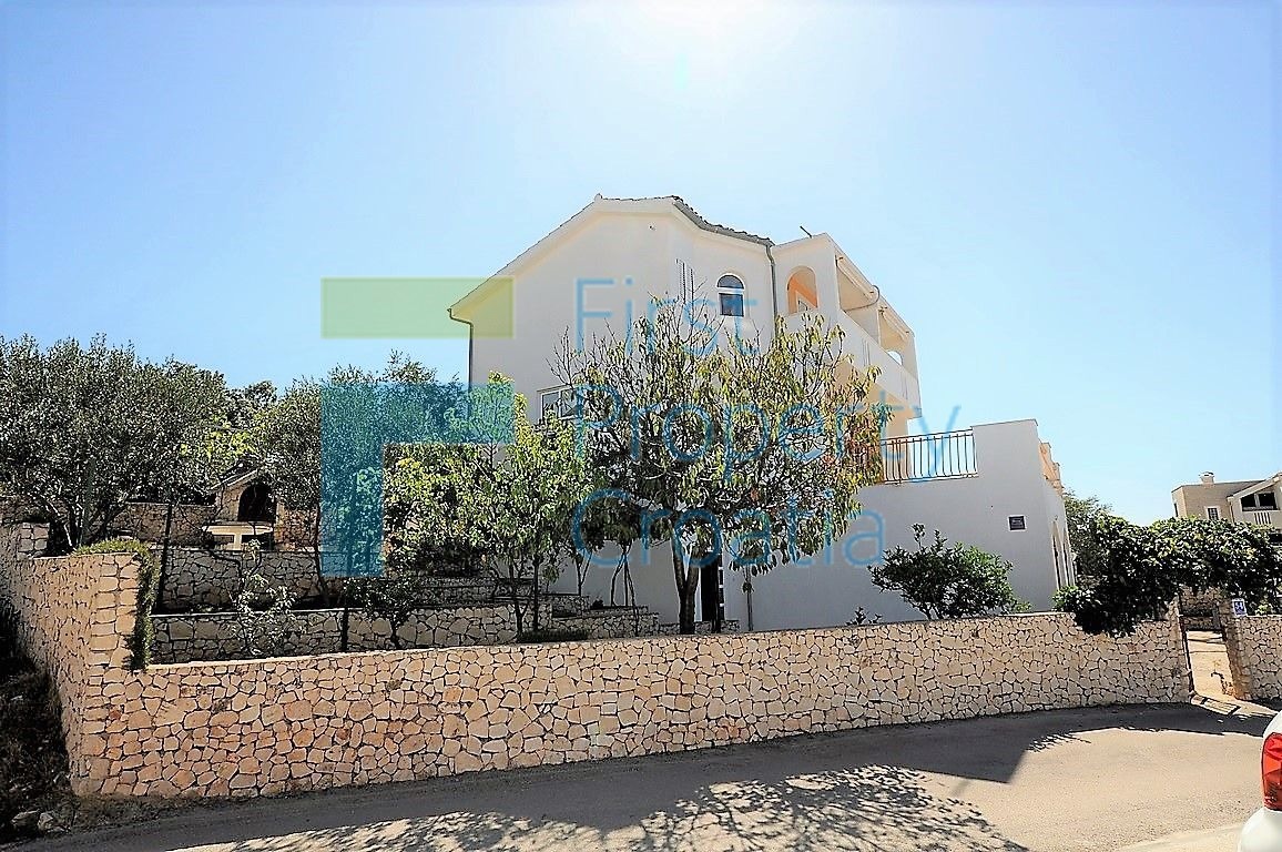 RG1259 - Casa in vendita a soli 60 metri dal mare, vicino a Rogoznica