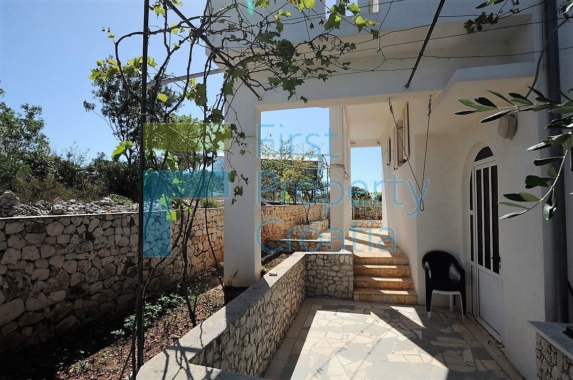 RG1259 - Casa in vendita a soli 60 metri dal mare, vicino a Rogoznica