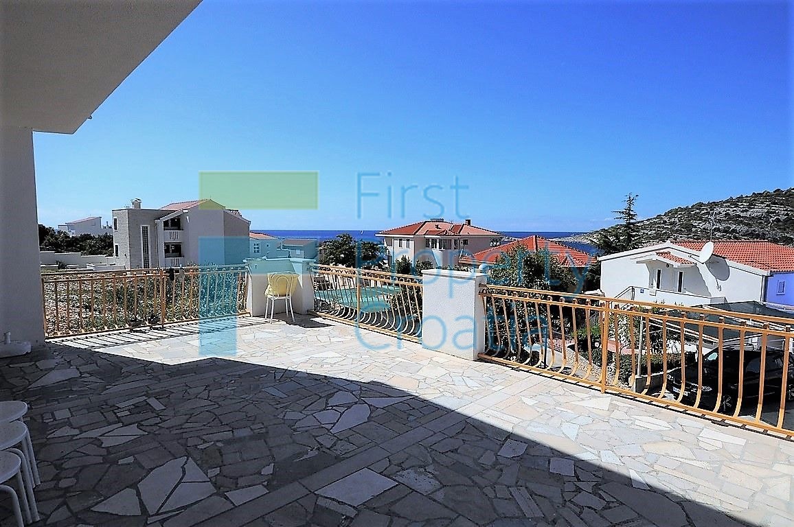 RG1259 - Casa in vendita a soli 60 metri dal mare, vicino a Rogoznica