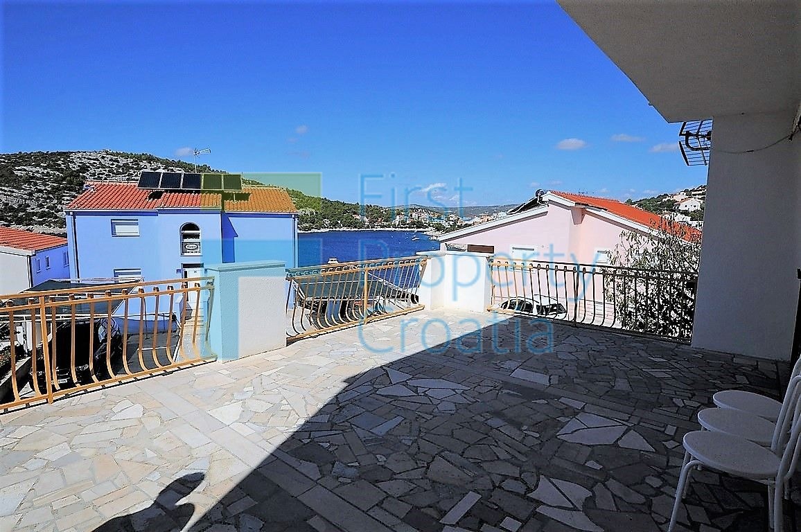 RG1259 - Casa in vendita a soli 60 metri dal mare, vicino a Rogoznica