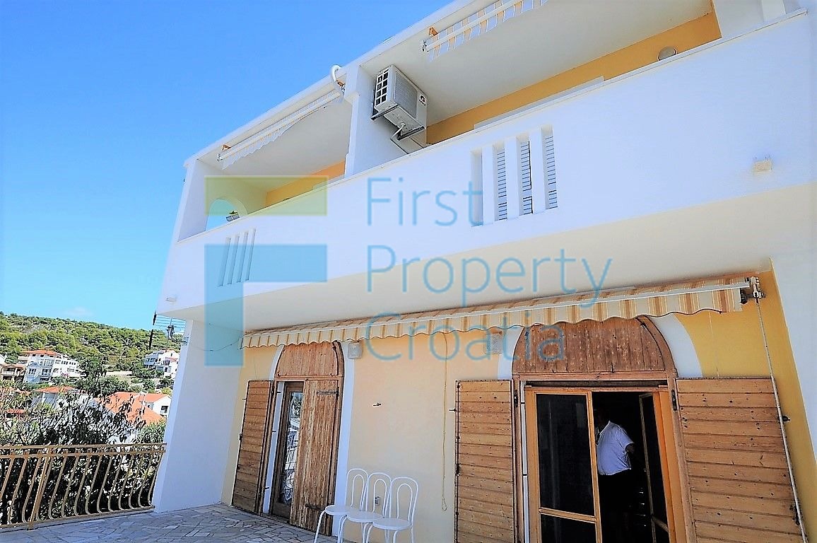 RG1259 - Casa in vendita a soli 60 metri dal mare, vicino a Rogoznica