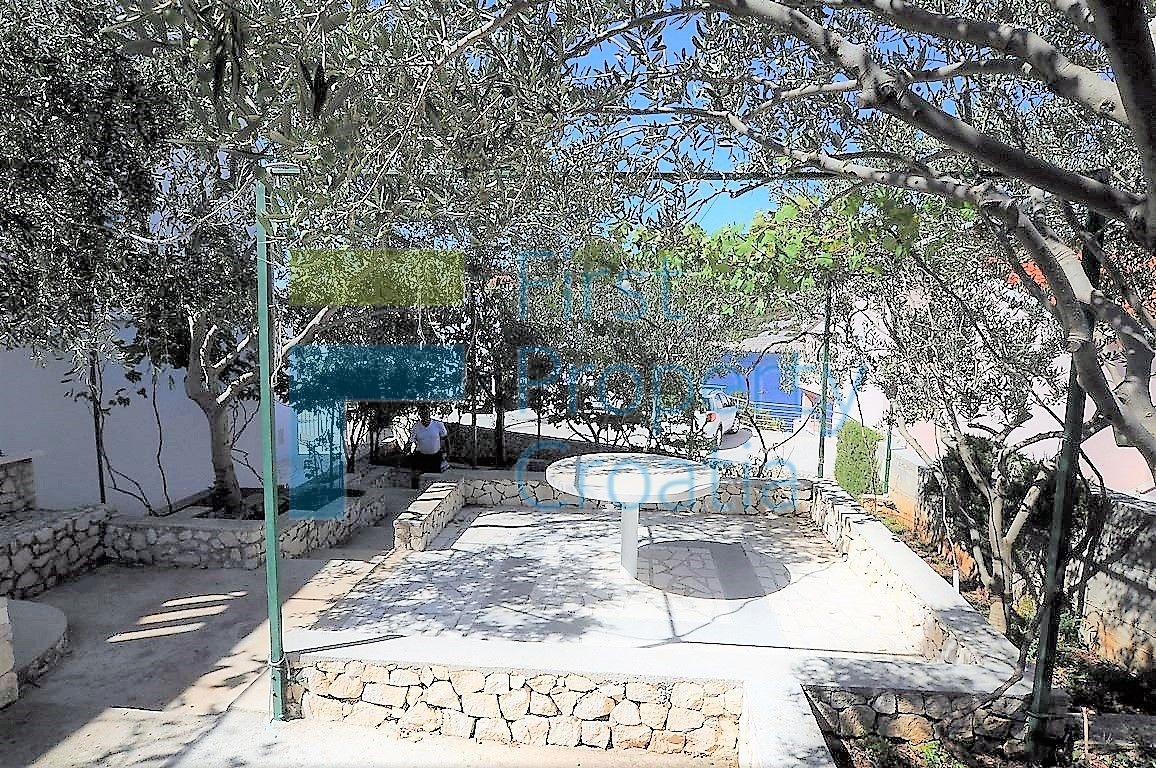 RG1259 - Casa in vendita a soli 60 metri dal mare, vicino a Rogoznica