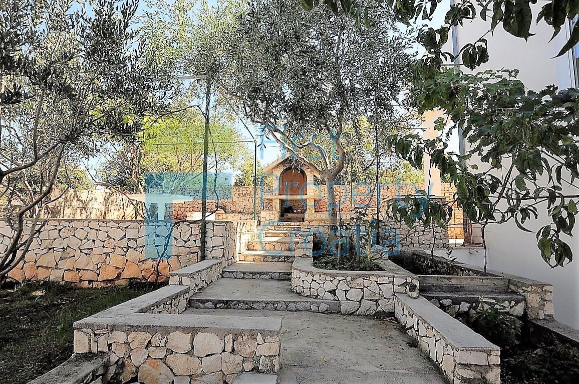 RG1259 - Casa in vendita a soli 60 metri dal mare, vicino a Rogoznica