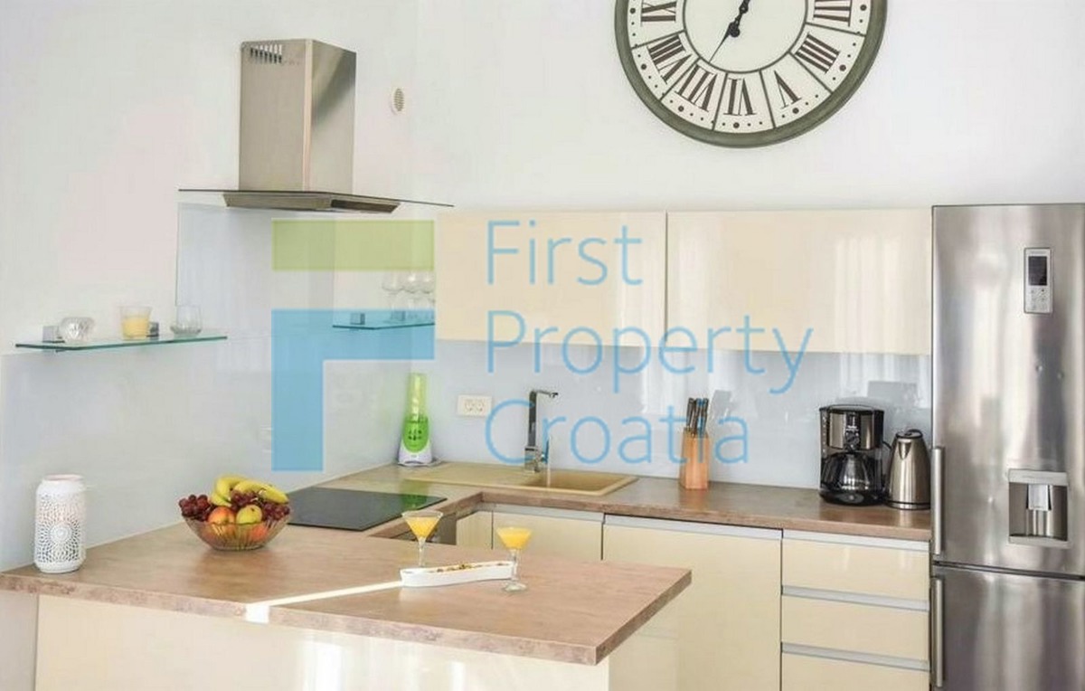 TG1424 - Moderno uređene vile u mirnom okruženju, Čiovo, na prodaju