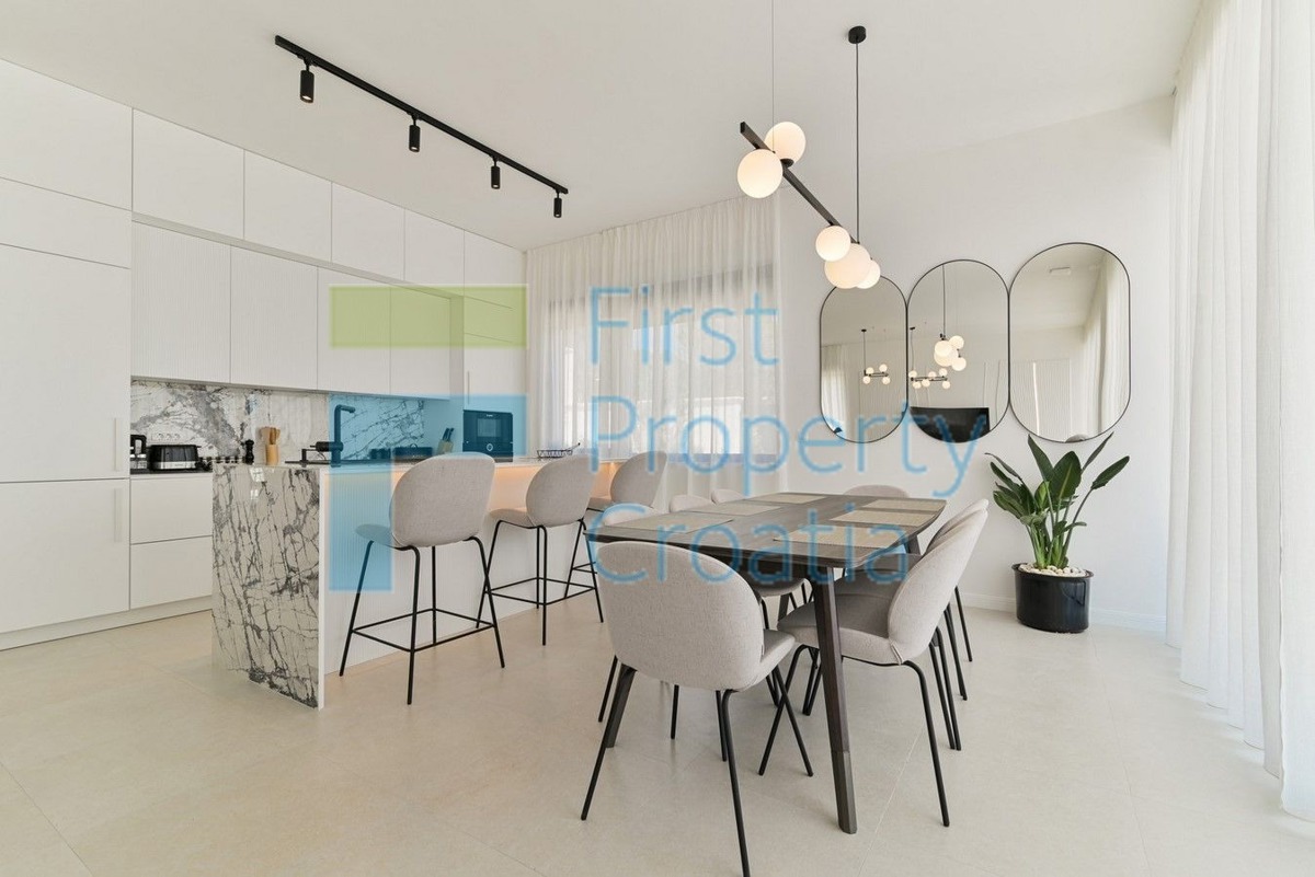 TG1671 - Urbana vila na mirnoj lokaciji blizu mora, Čiovo, na prodaju