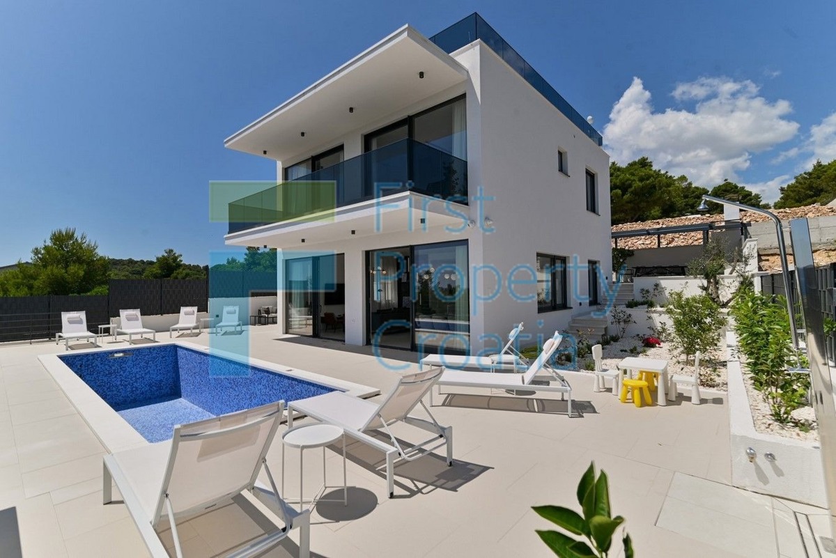 TG1671 - Urbana vila na mirnoj lokaciji blizu mora, Čiovo, na prodaju