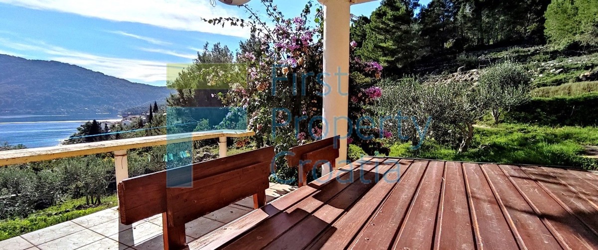 KO1678 - Terreno edificabile con una piccola casa, Korčula, in vendita