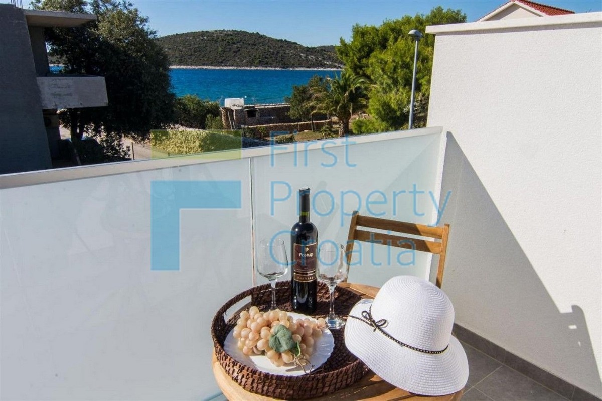 TG1589 - Villa nelle vicinanze del mare, zona Trogir, in vendita