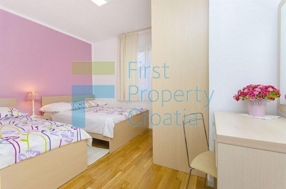 TG1589 - Villa nelle vicinanze del mare, zona Trogir, in vendita