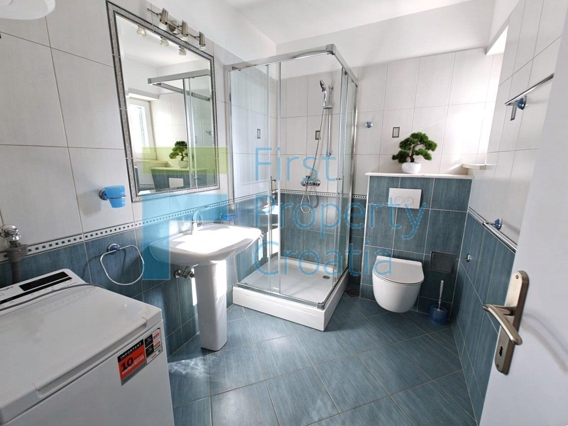 RG1724 - Casa proprio sopra una spiaggia, Rogoznica, in vendita