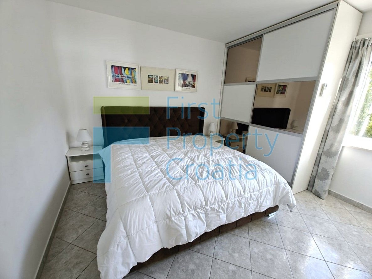 RG1724 - Casa proprio sopra una spiaggia, Rogoznica, in vendita