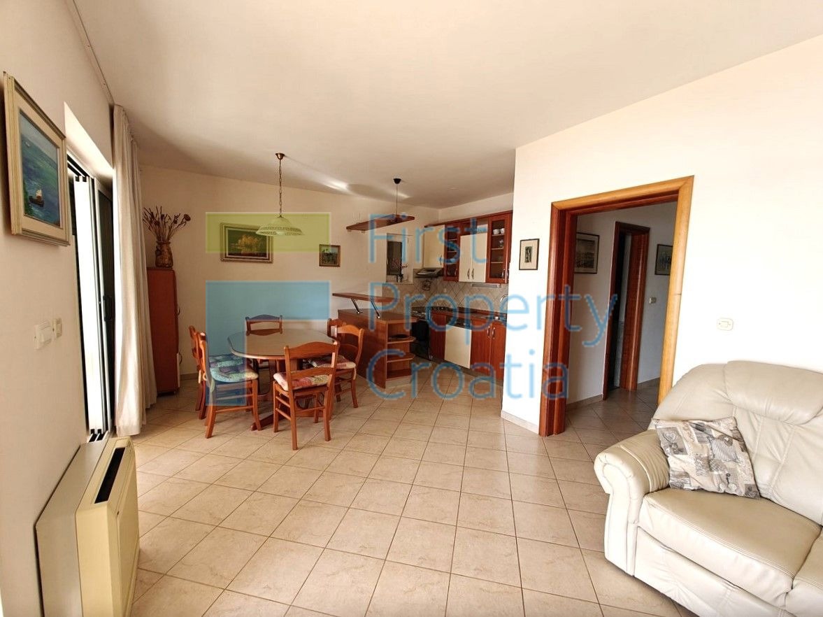 RG1724 - Casa proprio sopra una spiaggia, Rogoznica, in vendita