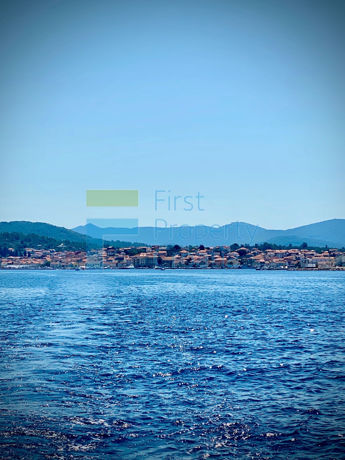 KO1684 - Appartamenti fronte mare con garage, Korčula, in vendita