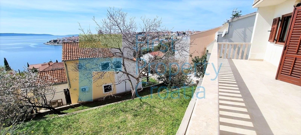 TG1632 - Kuća s dva stana, u blizini plaže, Čiovo, na prodaju