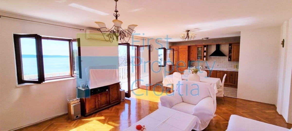 TG1632 - Kuća s dva stana, u blizini plaže, Čiovo, na prodaju