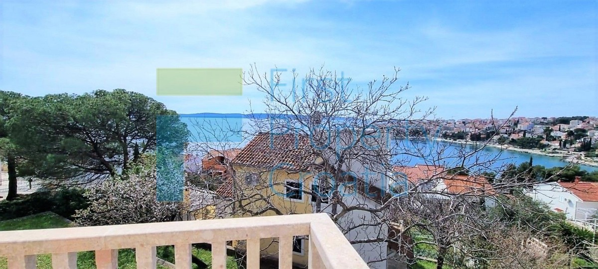 TG1632 - Kuća s dva stana, u blizini plaže, Čiovo, na prodaju