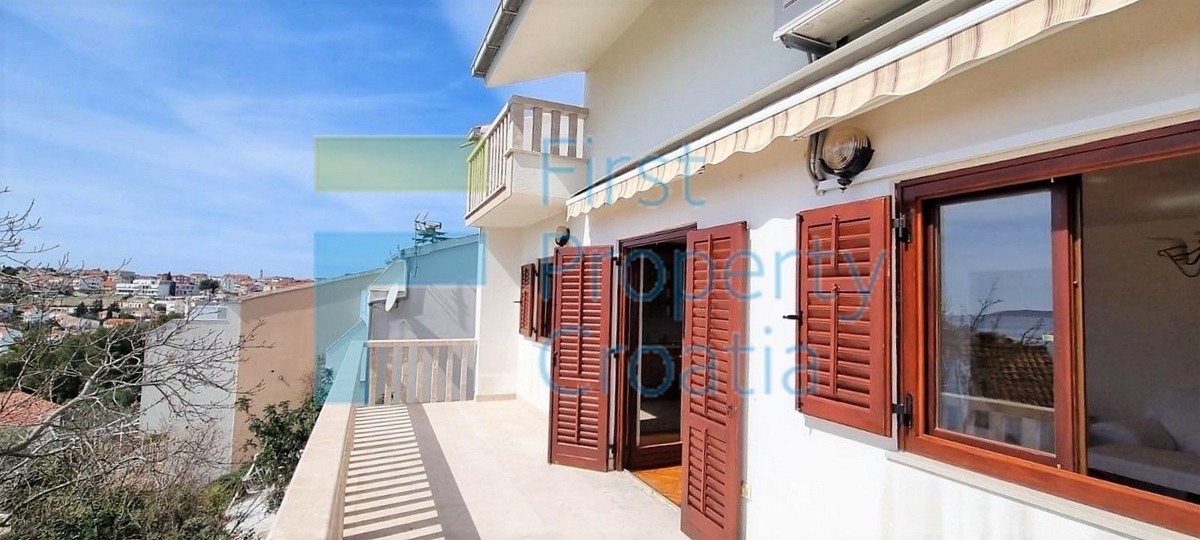 TG1632 - Kuća s dva stana, u blizini plaže, Čiovo, na prodaju