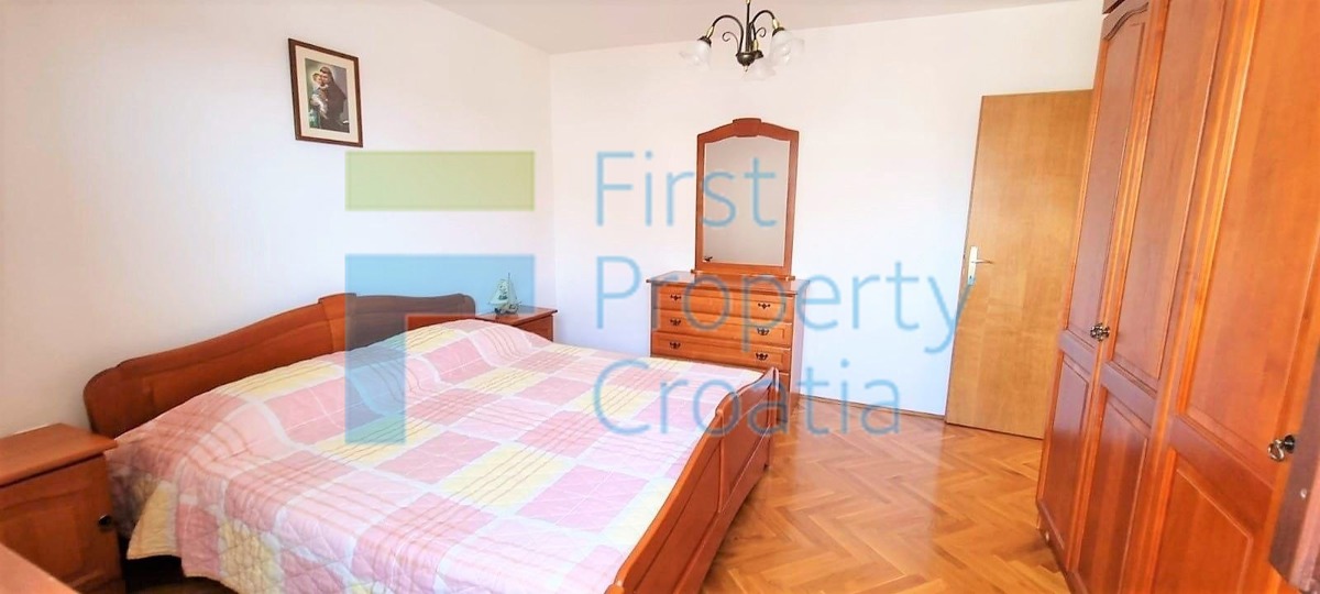 TG1632 - Kuća s dva stana, u blizini plaže, Čiovo, na prodaju