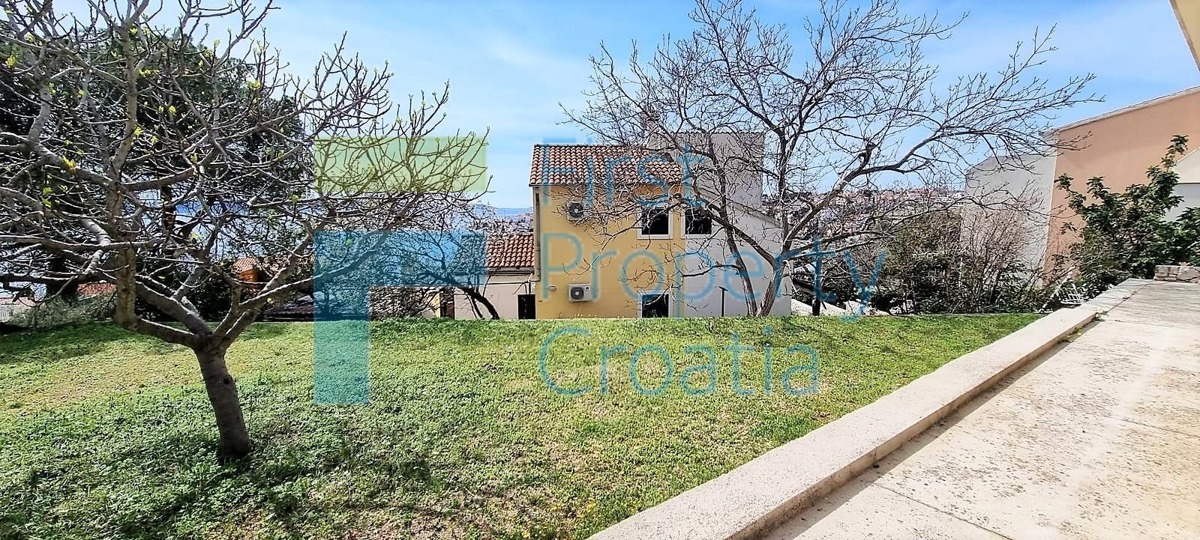 TG1632 - Kuća s dva stana, u blizini plaže, Čiovo, na prodaju