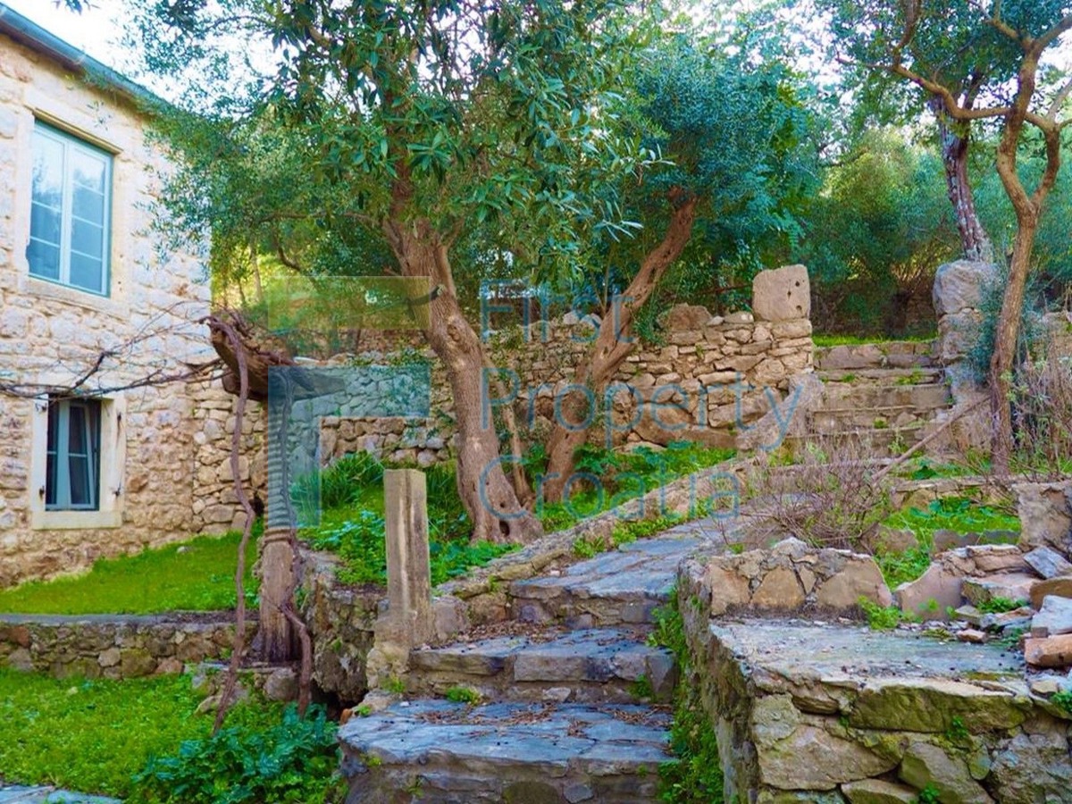 HV1602 - Casa in pietra situata a 20m dal mare, Hvar, in vendita