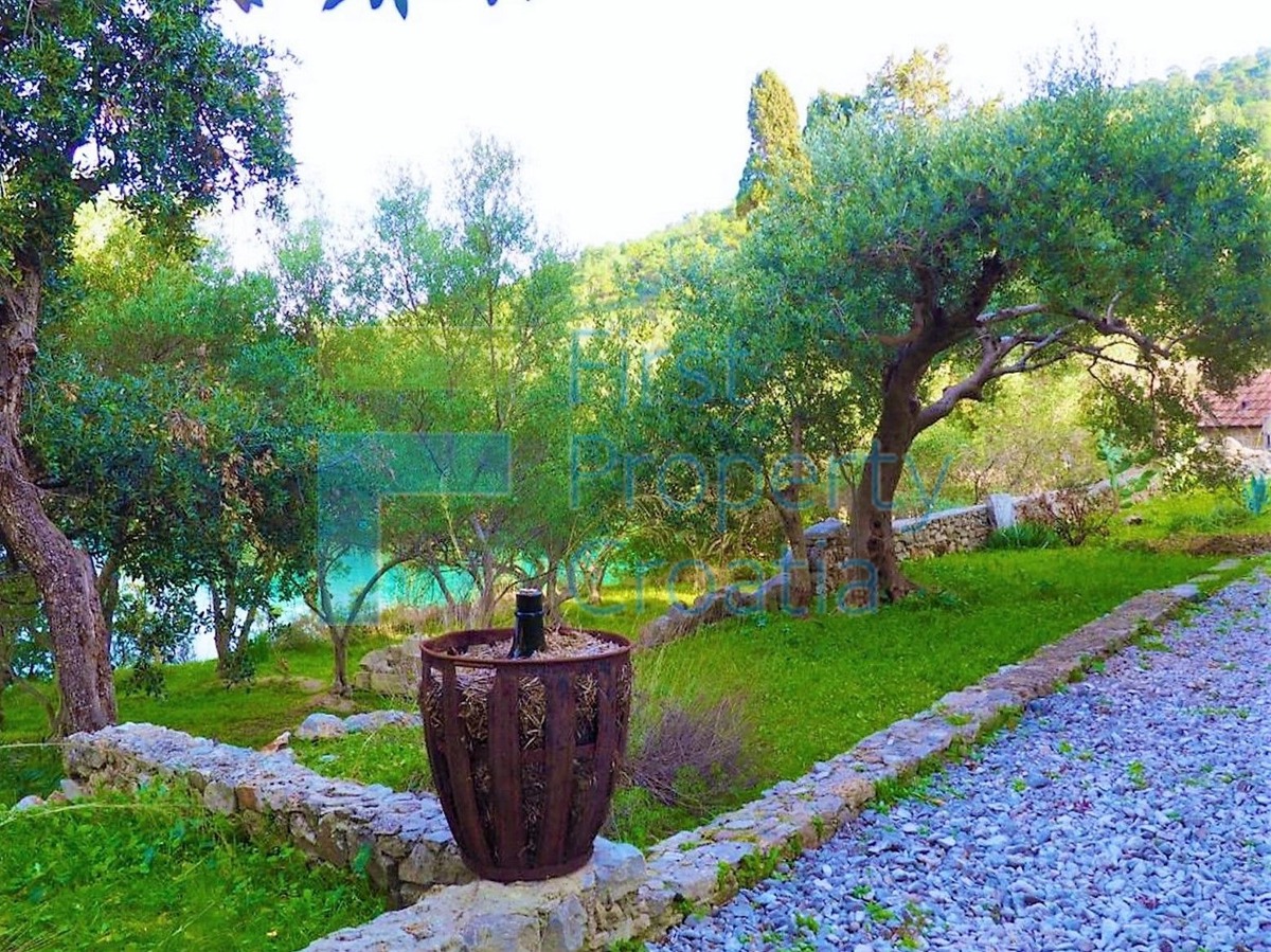 HV1602 - Casa in pietra situata a 20m dal mare, Hvar, in vendita