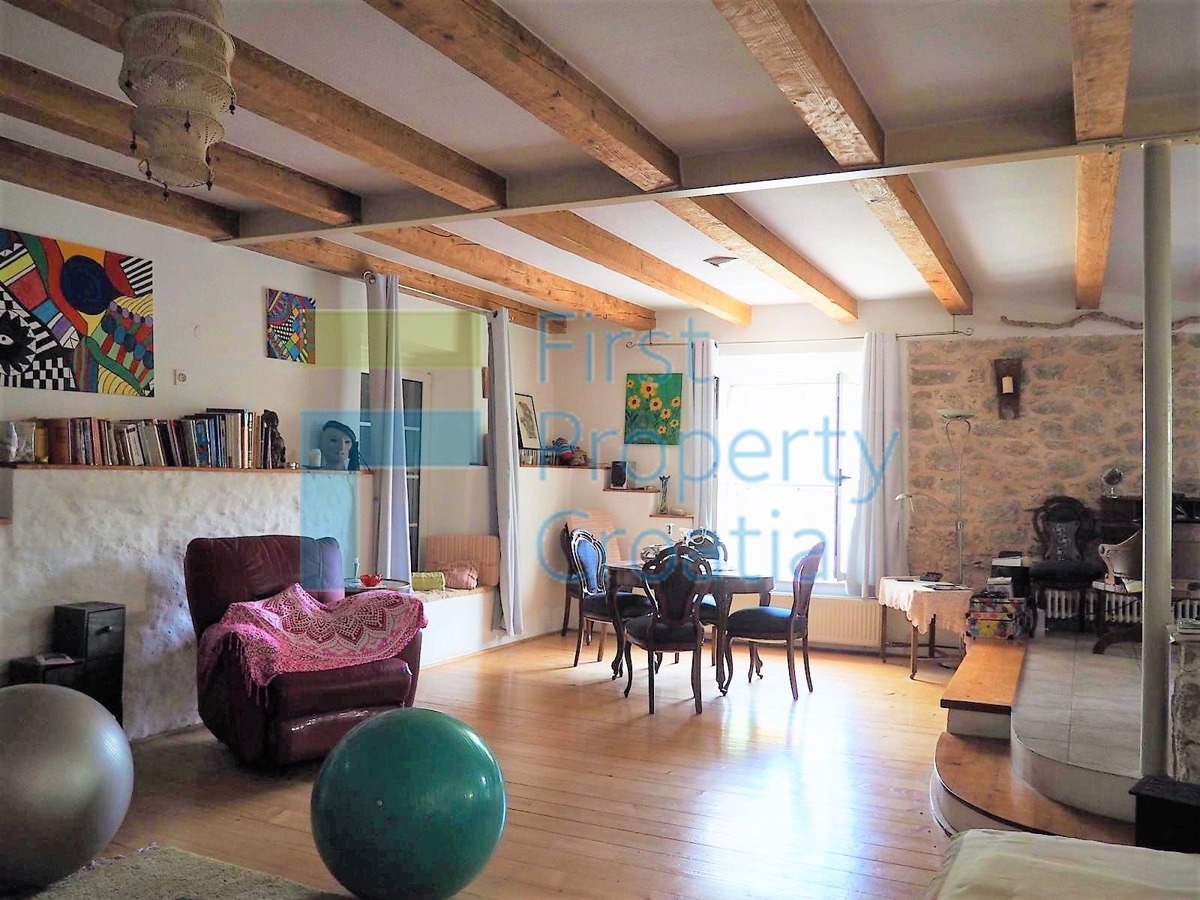 HV1602 - Casa in pietra situata a 20m dal mare, Hvar, in vendita