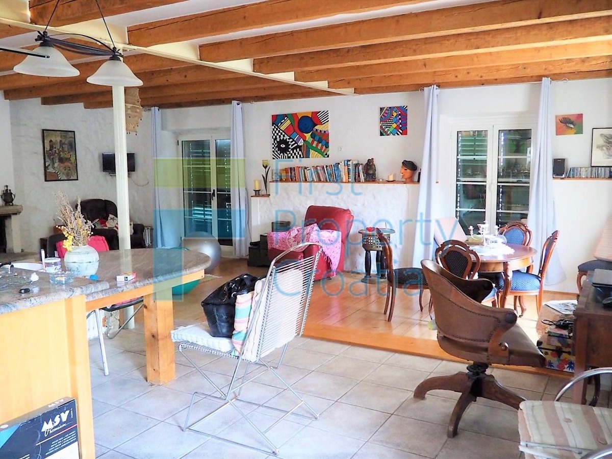 HV1602 - Casa in pietra situata a 20m dal mare, Hvar, in vendita