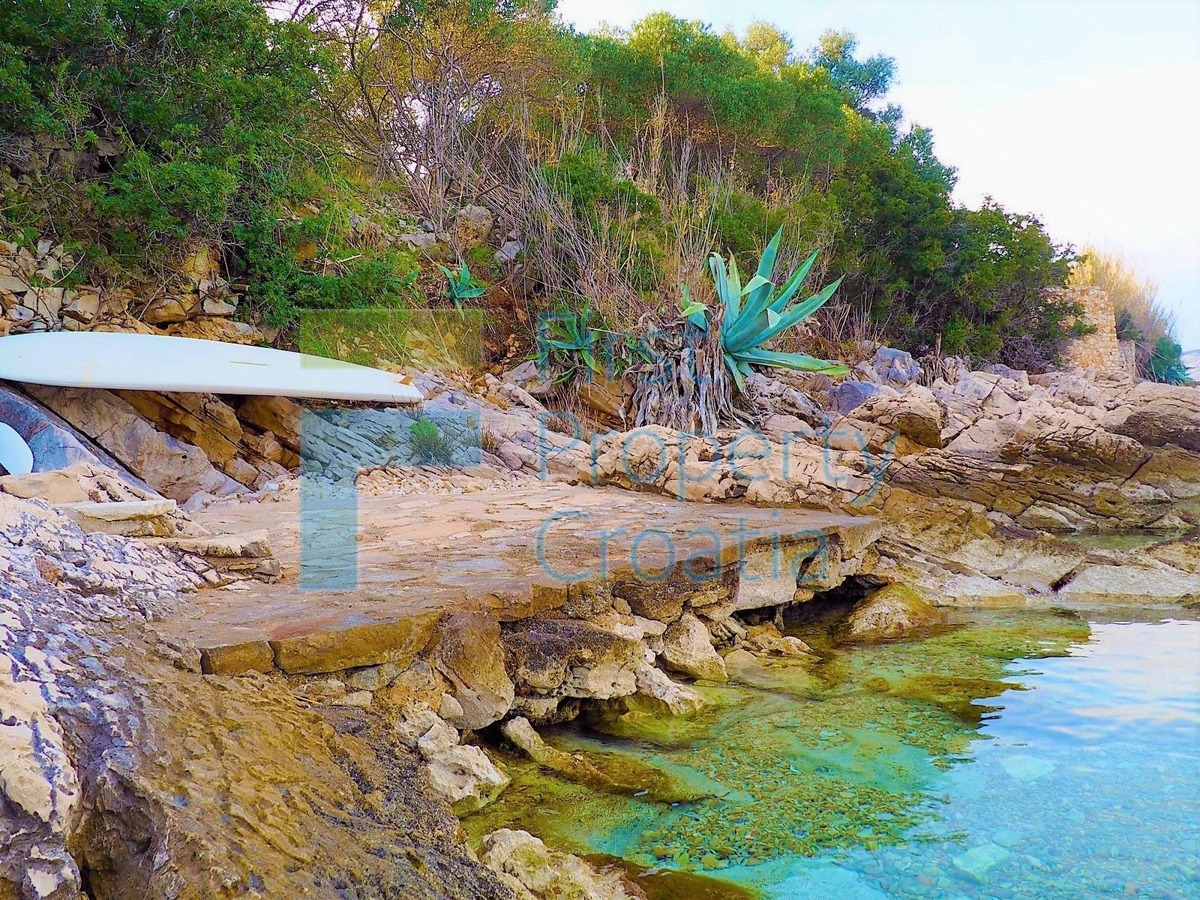 HV1602 - Casa in pietra situata a 20m dal mare, Hvar, in vendita