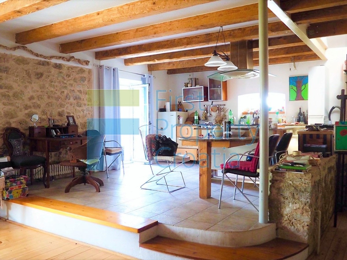 HV1602 - Casa in pietra situata a 20m dal mare, Hvar, in vendita