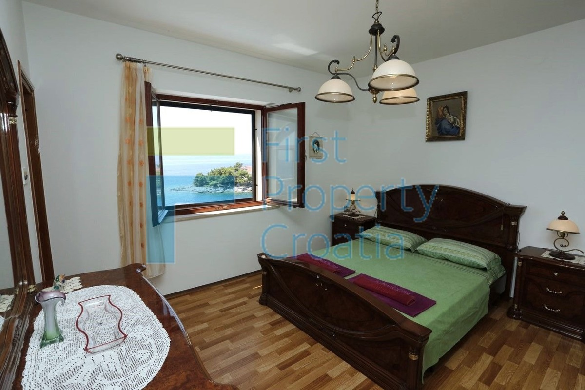 BR1185 - Casa in pietra seconda fila al mare, Brač, in vendita