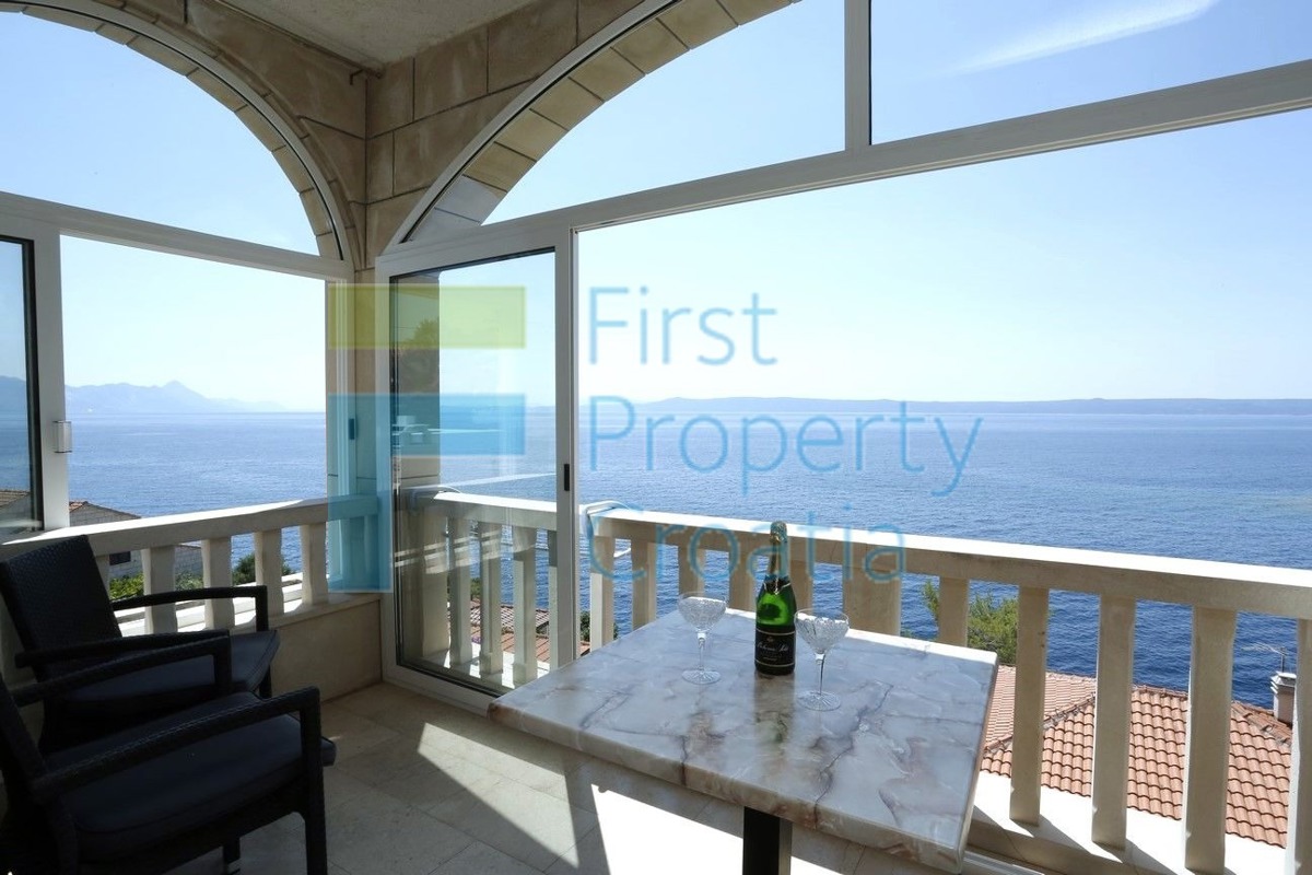 BR1185 - Casa in pietra seconda fila al mare, Brač, in vendita