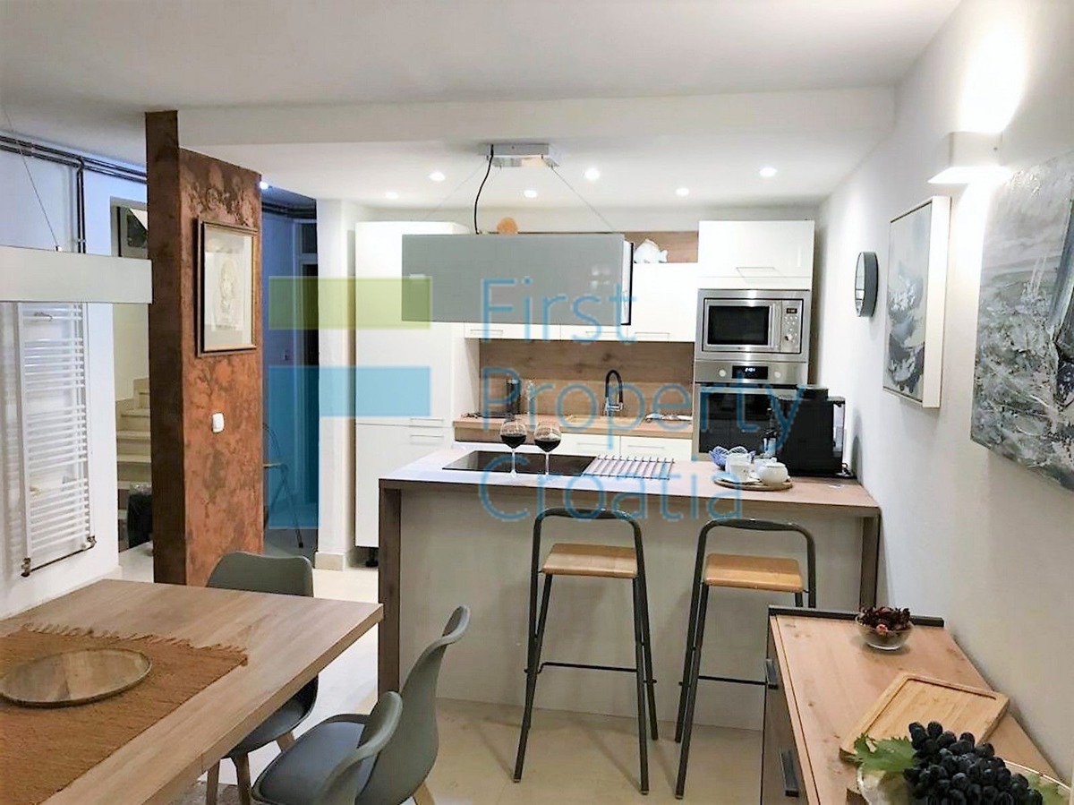 BR1641 - Villa situata a soli 65m sopra il lungomare, Brač, in vendita