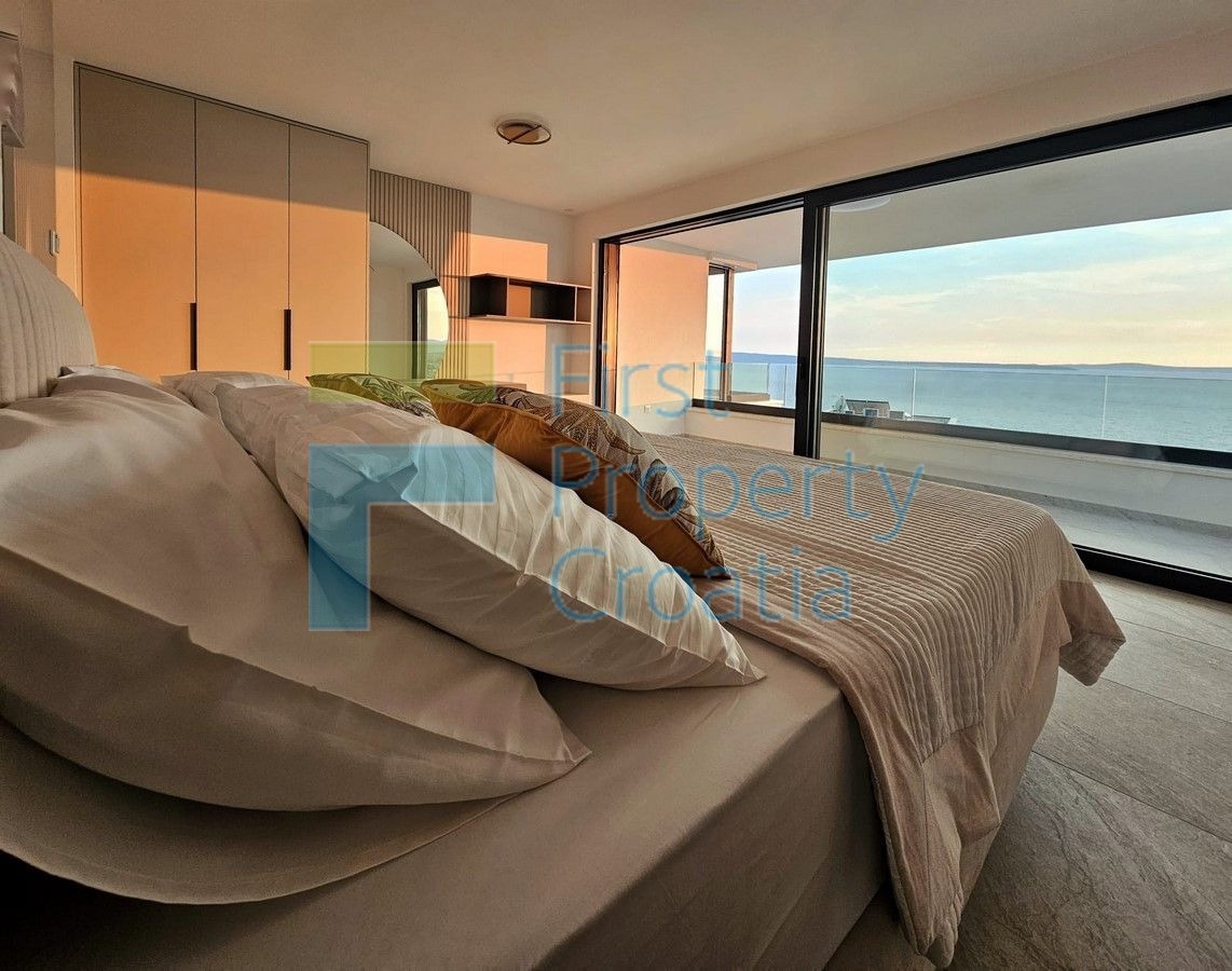 ST1630 - Luksuzno opremljena vila u predgrađu Splita, na prodaju