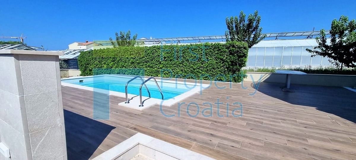 ST1666 - Villa vicino al mare alla periferia di Spalato, in vendita