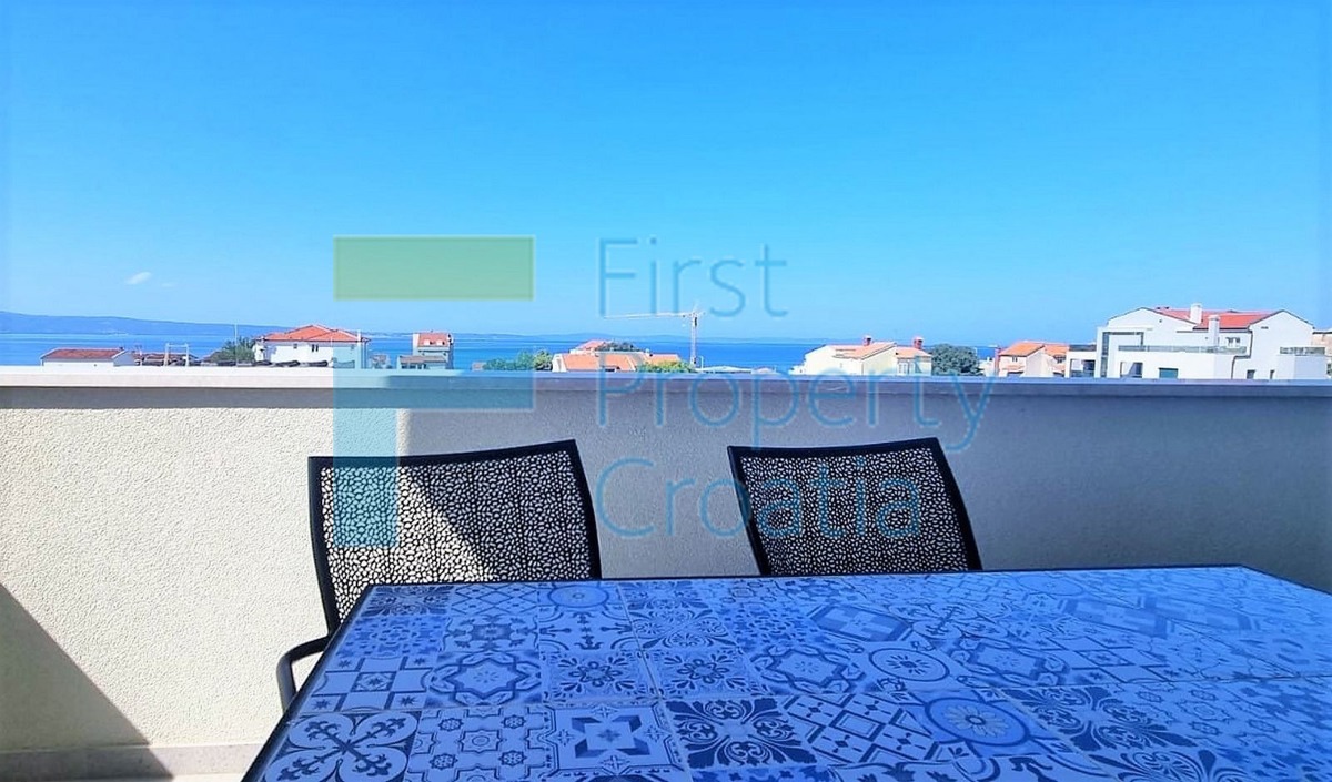 ST1666 - Villa vicino al mare alla periferia di Spalato, in vendita