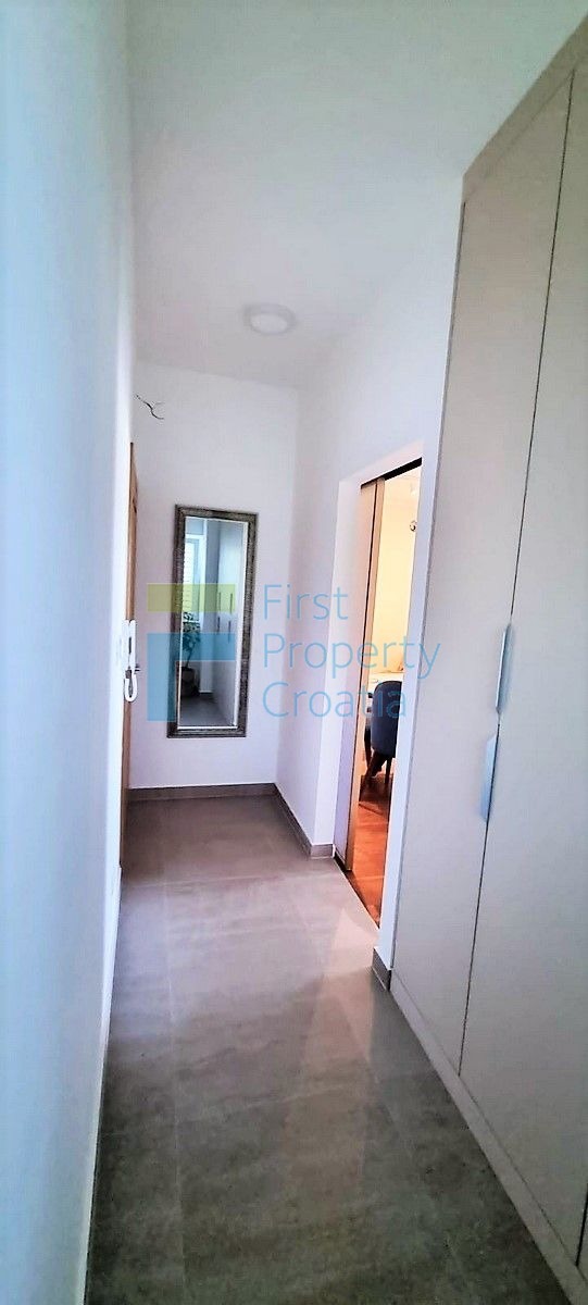 ST1666 - Villa vicino al mare alla periferia di Spalato, in vendita