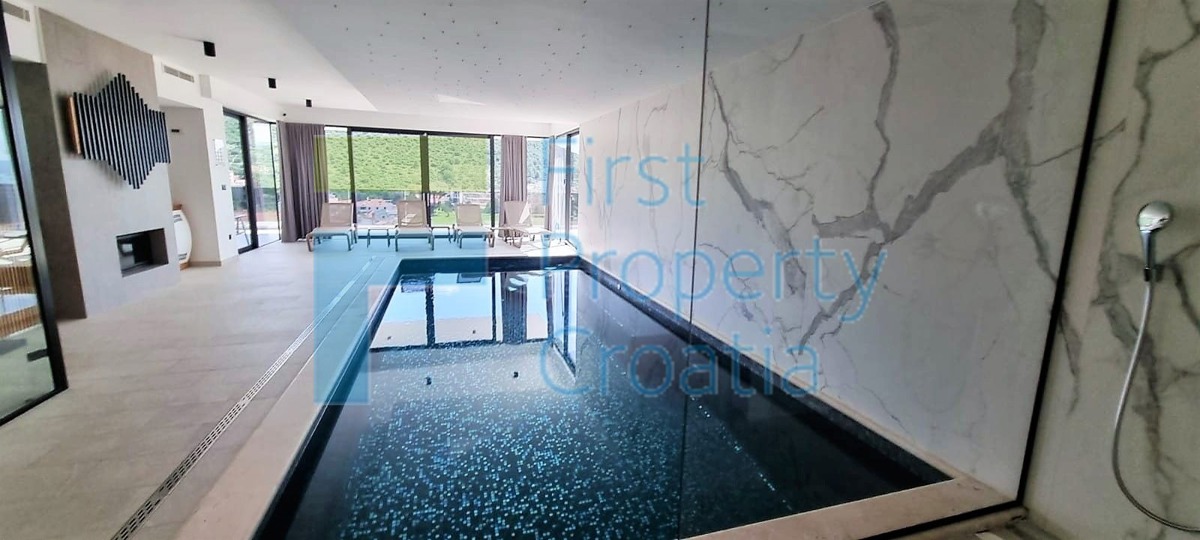 TG1665 – Ville con vista panoramica, vicino a Trogir, in vendita