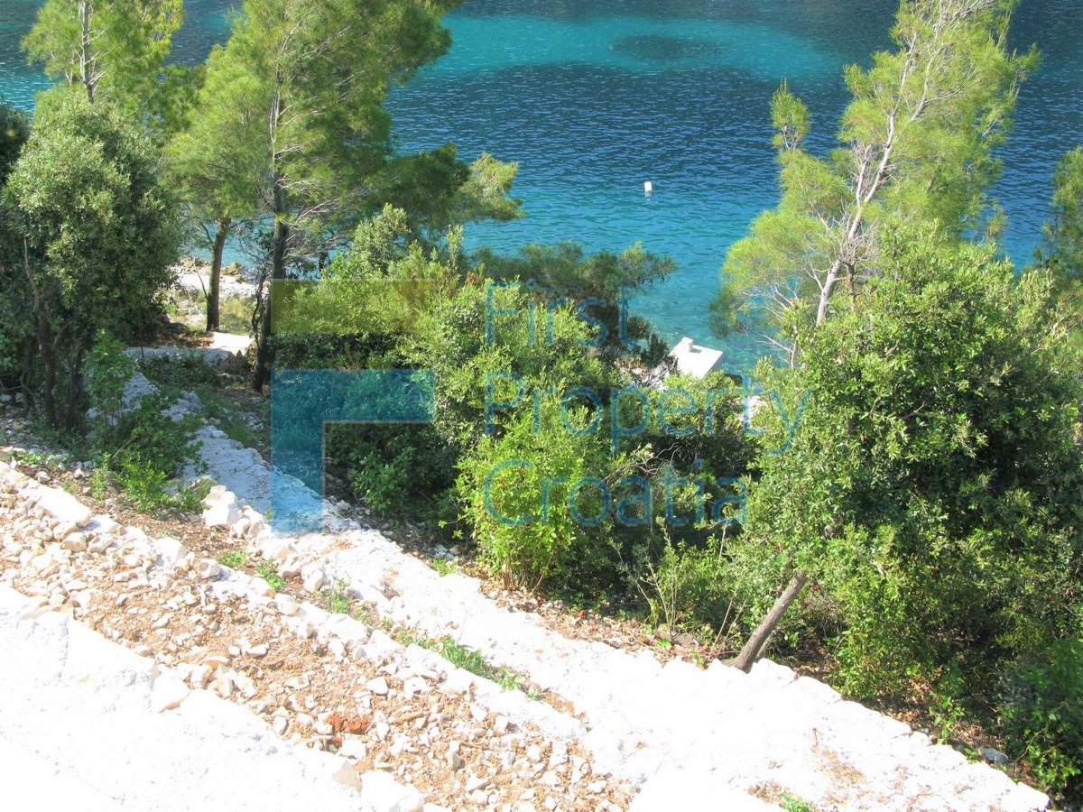 KO1626 – Villa fronte mare in ottima posizione, Korčula, in vendita