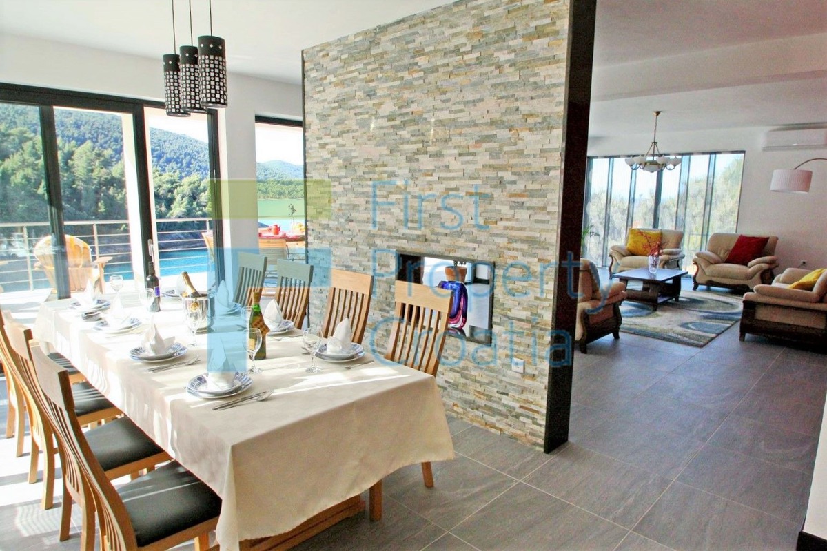 KO1626 – Villa fronte mare in ottima posizione, Korčula, in vendita