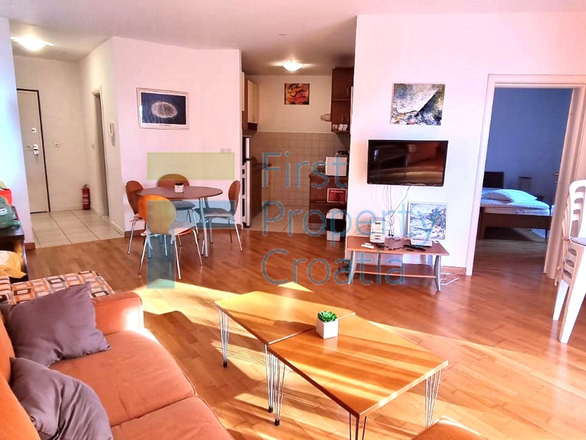 TG1688 – Appartamento situato a soli 70m dal mare, Trogir, in vendita